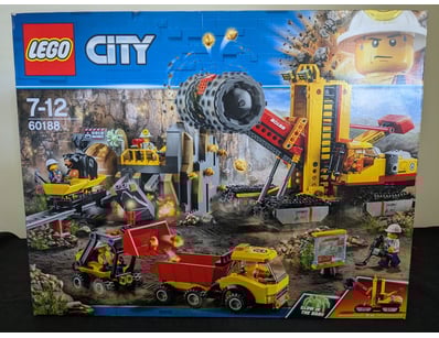 **UNRESERVED** COOKIE'S LIFETIME COLLECTION OF ... - Lot 735