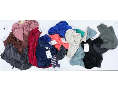 Entire Vintage Clothing Store Liquidation (ON11... - Lot 323