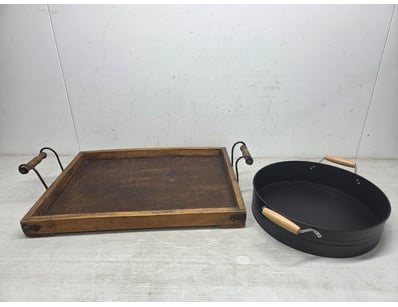 Charming vintage style serving set comprising a wo...