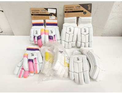 BRAND NEW

Comprehensive cricket batting gloves ...