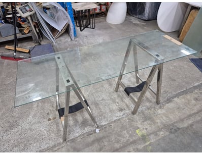 Glass Desk, Steel Style legs

Approx. Dimensions: ...
