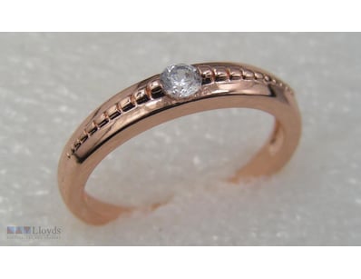 GOLD COLOUR RING SIZE 38        

Condition: Good ...