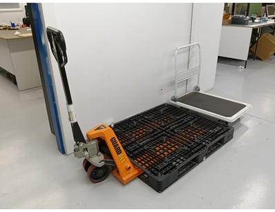 Dyson, Apple & Other Major Brand Reseller Liquid... - Lot 58