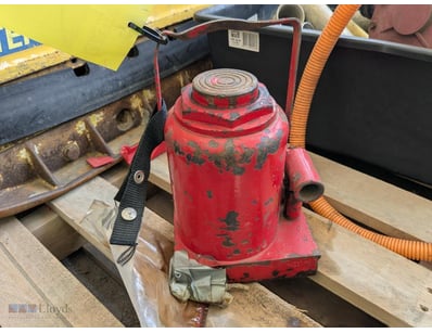 50t Bottle Jack 

Note: Said to be in working cond...