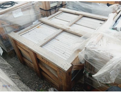 Natural stone tiles.
Noce Italian Travertine style...