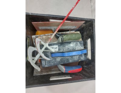 Assorted Lot containing Various sized Trowels of d...