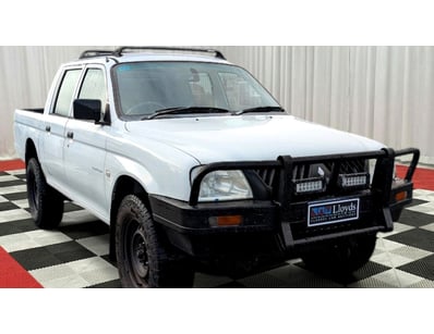<b>2005 Mitsubishi Triton Dual Cab Utility - White...