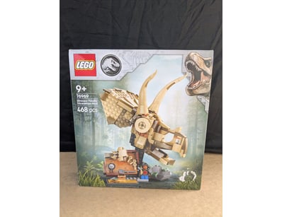 **UNRESERVED** LIFETIME COLLECTION OF LEGO PART... - Lot 352