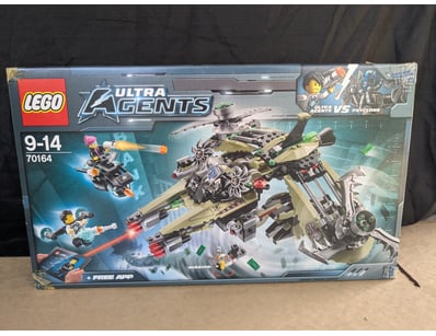 **UNRESERVED** LIFETIME COLLECTION OF LEGO PART... - Lot 358