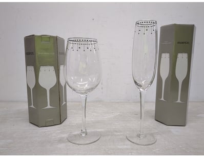 Essence brand glassware collection comprising drum...