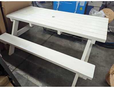 Picnic table, timber, white finish

Dimensions: ...