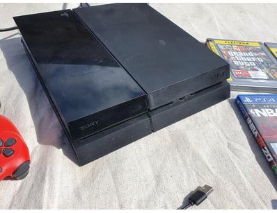 Gadgets, Music & Pastimes (SAA996) - Lot 4733