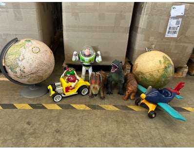 Entire Vintage Clothing Store Liquidation (ON11... - Lot 462