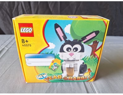 **UNRESERVED** LIFETIME COLLECTION OF LEGO PART... - Lot 297