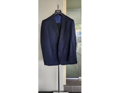 ICON CLASS 2PCS MEN SUIT BY STUDIO ITALIA

Materia...