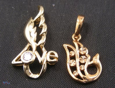 GOLD COLOUR PENDANTS        

Condition: Good - Re...