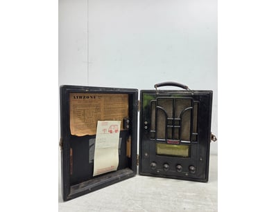 Vintage Airzone Model 5083 portable dual-wave rece...