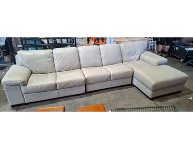 Five seater chaise lounge, Cream colour

Dimensi...