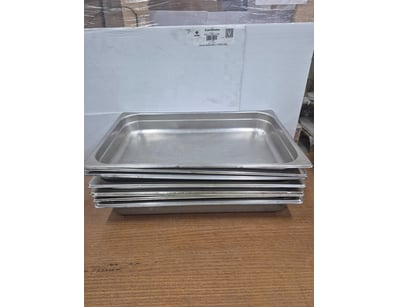 Lot of deep oven baking trays 

Sold as lot

