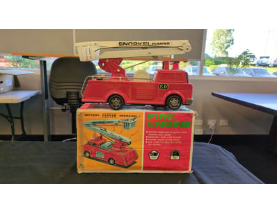 CLOVER BATTERY OPERATED FIRE ENGINE MODEL CAR

I...