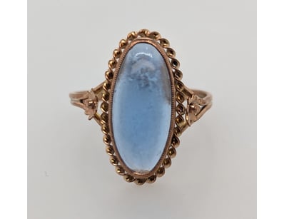 9CT YELLOW GOLD AND GLASS RING


583010+147

...