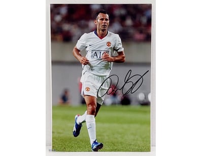 RYAN GIGGS HAND SIGNED MANCHESTER UNITED SOCCER/FO...