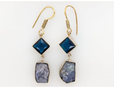 SILVER BLUE GLASS EARRINGS


583010+56


