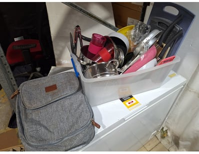 Assorted Kitchen Lot

Inlcudes Cutlery, Plates, Pa...