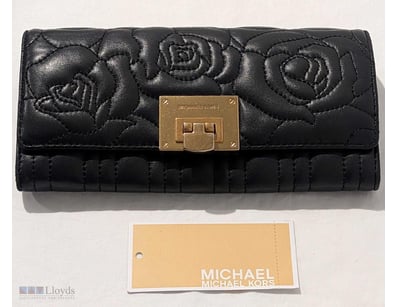 Michael Kors Vivianne Wallet
Black Classic Fold Ov...