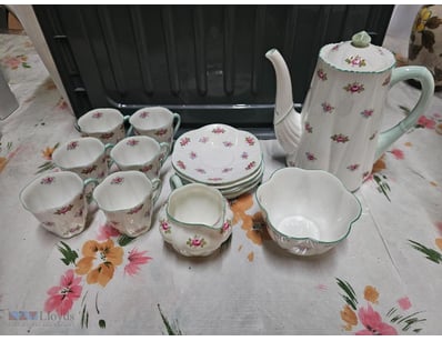 Vintage Shelley "Dainty Shape" tea set in Rosebud ...