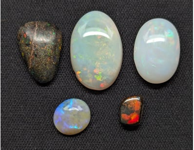 8.05 TCW AUSTRALIAN OPALS

Five Stones


9974...