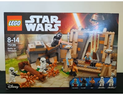 UNRESERVED COOKIES LIFETIME COLLECTION OF LEGO ... - Lot 536