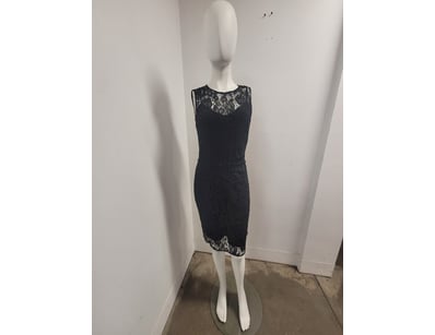 DOLCE & GABBANA BLACK LACE SLEEVELESS DRESS

Ele...