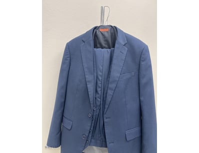 MILANO 3 PIECE POLYESTER MEN SUIT SIZE 88

Materia...