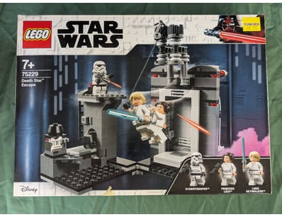 **UNRESERVED** LIFETIME COLLECTION OF LEGO PART... - Lot 223