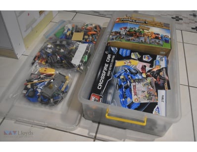 3x bags of various Lego parts, Minecraft theme,etc...