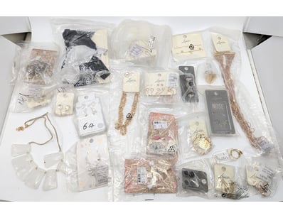COLLECTION OF JEWELLERY PIECES INCLUDING EARRINGS,...