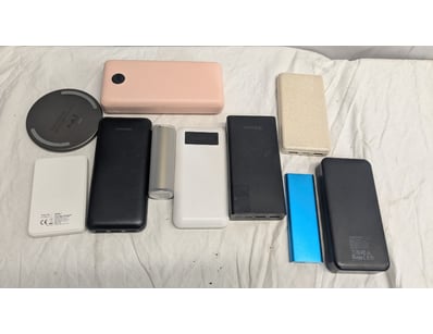 UNRESERVED Airport - Lost Property (A980) - Lot 273