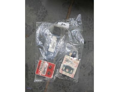 <p><strong>Hood Scoop Seal and Hood Hardware</stro...