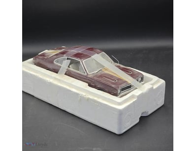 PONTIAC GTO DIE-CAST MODEL CAR WITH DISPLAY CASE -...