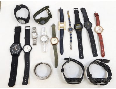 UNRESERVED Airport - Lost Property (A980) - Lot 195