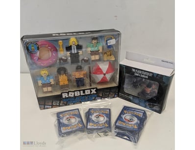 COLLECTIBLE GAMING BUNDLE - ROBLOX TROPICAL RESORT...