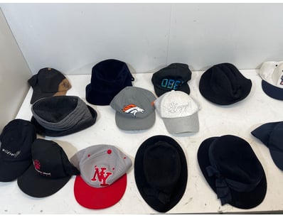 Entire Vintage Clothing Store Liquidation (ON11... - Lot 444