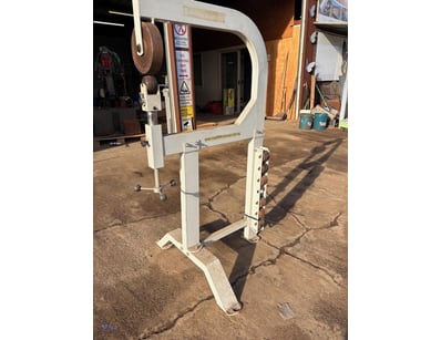 Metal master English wheel with 7 die formers

M...