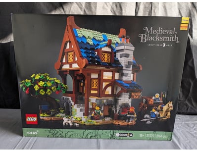 **UNRESERVED** LIFETIME COLLECTION OF LEGO PART... - Lot 120