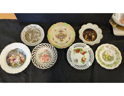 COLLECTION OF SEVEN DECORATIVE PORCELAIN PLATES
...