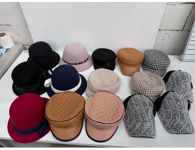 Extensive collection of 15 vintage and contemporar...