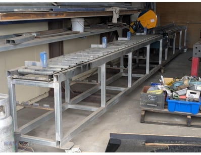 Brobo Saw Roller Table & Blades 

Approx Dimension...