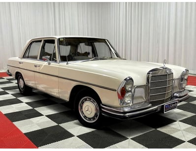 <b>1971 Mercedes-Benz 280 SE Sedan - White - 85,54...