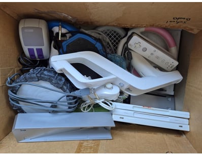 Gadgets, Music & Pastimes (SAA1001) - Lot 4133